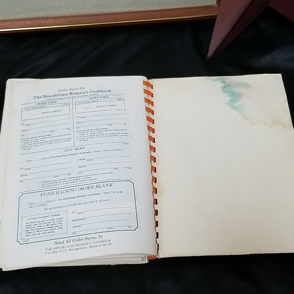 🍳VINTAGE COOKBOOKS - Picture 6 of 11